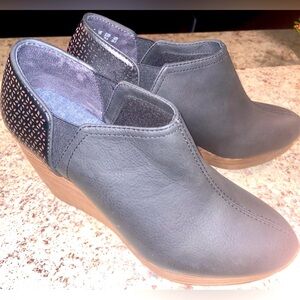 ***DR SCHOLLS*** WOMENS Memory Foam Cool Fit Ankle Boots. Size 8.5W